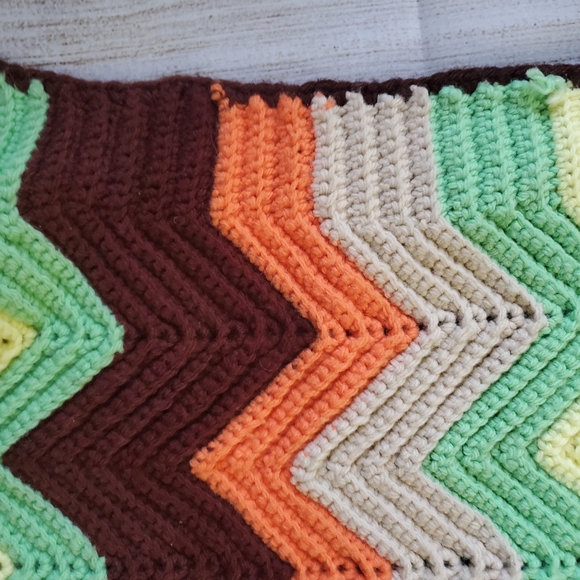 Vintage Zig Zag Knit Blanket - Picture 4 of 8